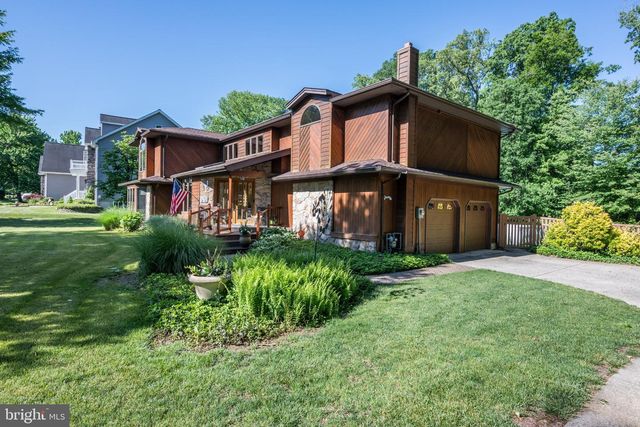 2016 WALL AVE, Burlington, NJ 08016