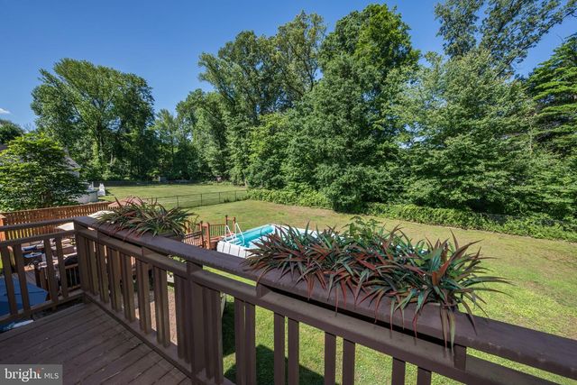 2016 WALL AVE, Burlington, NJ 08016