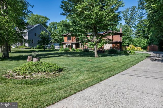 2016 WALL AVE, Burlington, NJ 08016