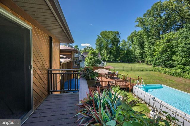 2016 WALL AVE, Burlington, NJ 08016