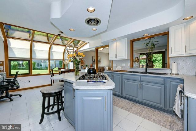 2016 WALL AVE, Burlington, NJ 08016