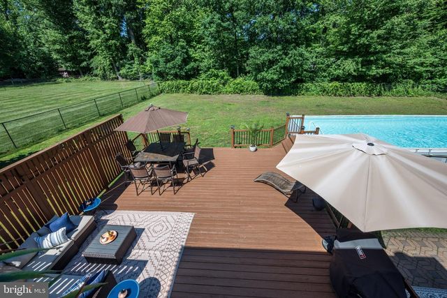2016 WALL AVE, Burlington, NJ 08016