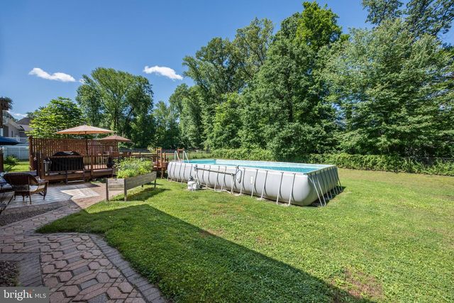 2016 WALL AVE, Burlington, NJ 08016