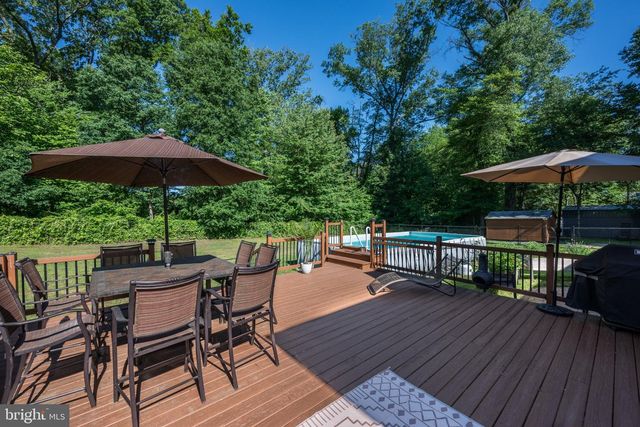 2016 WALL AVE, Burlington, NJ 08016