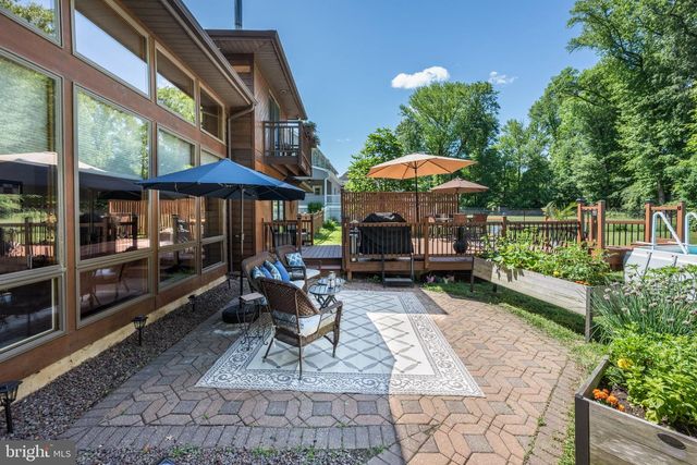 2016 WALL AVE, Burlington, NJ 08016