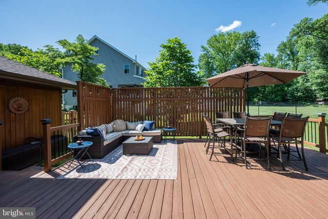 2016 WALL AVE, Burlington, NJ 08016