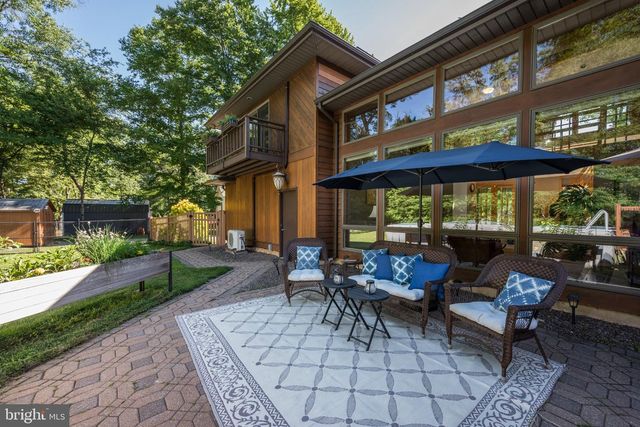 2016 WALL AVE, Burlington, NJ 08016