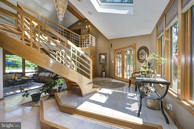 2016 WALL AVE, Burlington, NJ 08016