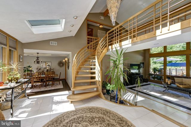 2016 WALL AVE, Burlington, NJ 08016