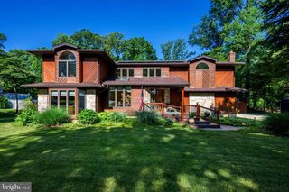 2016 WALL AVE, Burlington, NJ 08016