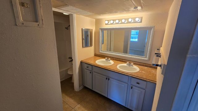 2555 N ALAFAYA TRAIL 105, Orlando, FL 32826