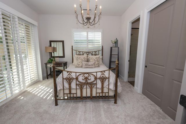 1863 E Calle Verde Way, Fresno, CA 93730