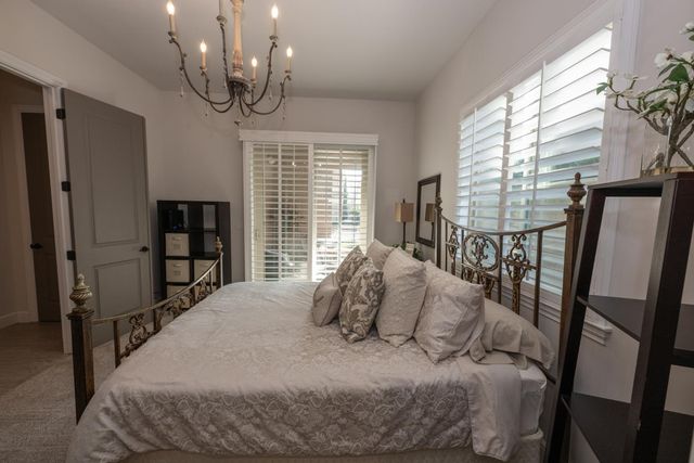 1863 E Calle Verde Way, Fresno, CA 93730