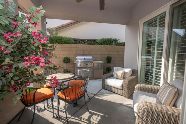 1863 E Calle Verde Way, Fresno, CA 93730