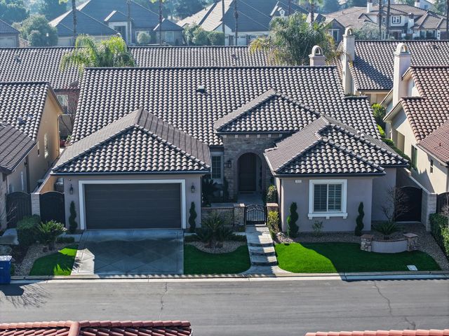 1863 E Calle Verde Way, Fresno, CA 93730