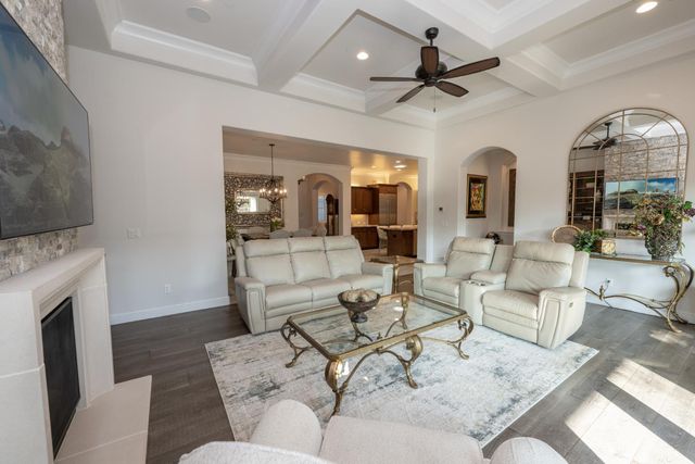 1863 E Calle Verde Way, Fresno, CA 93730