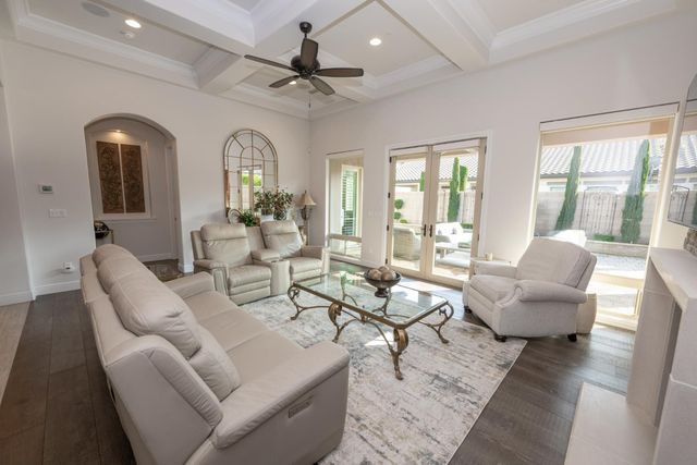 1863 E Calle Verde Way, Fresno, CA 93730