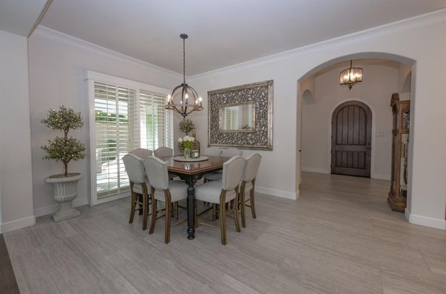 1863 E Calle Verde Way, Fresno, CA 93730