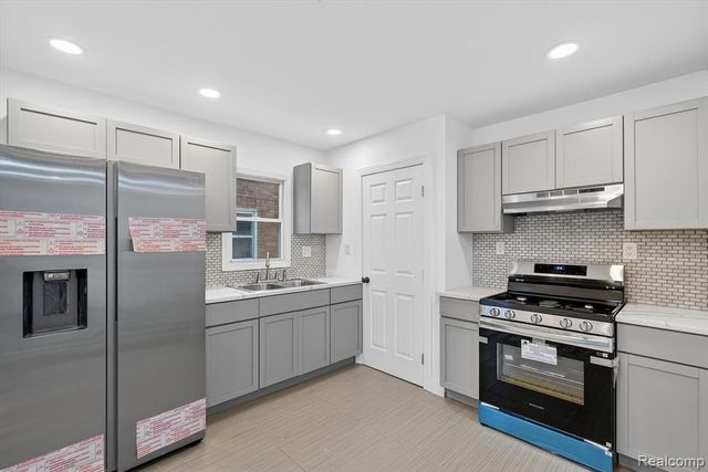 16873 Mansfield Street, Detroit, MI 48235