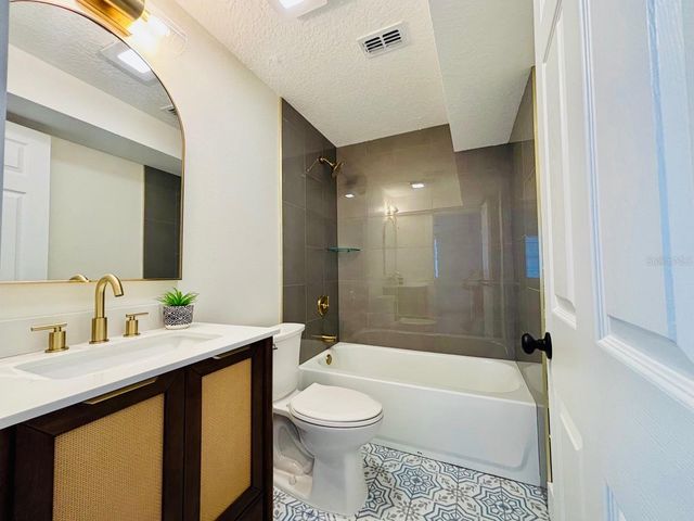 6411 N 34TH STREET, Tampa, FL 33610