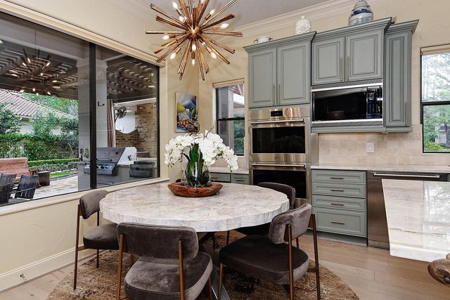 36 Golden Scroll Circle, The Woodlands, TX 77382