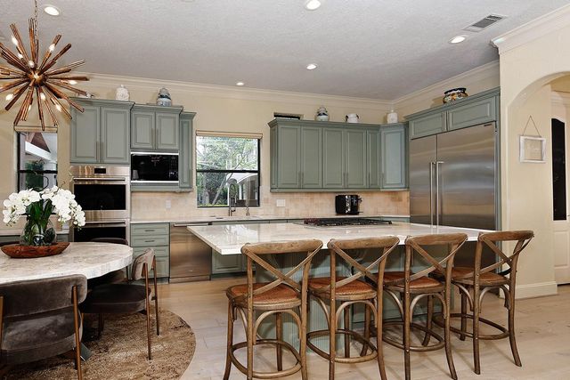 36 Golden Scroll Circle, The Woodlands, TX 77382