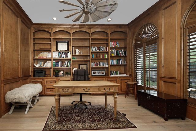 36 Golden Scroll Circle, The Woodlands, TX 77382