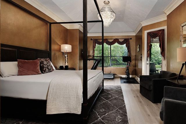 36 Golden Scroll Circle, The Woodlands, TX 77382