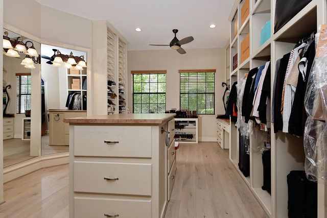 36 Golden Scroll Circle, The Woodlands, TX 77382