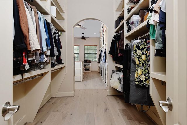 36 Golden Scroll Circle, The Woodlands, TX 77382