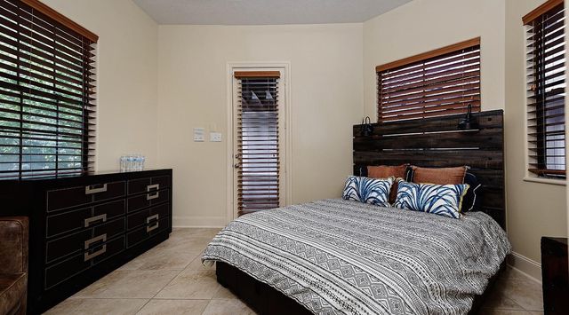 36 Golden Scroll Circle, The Woodlands, TX 77382