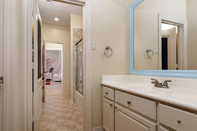 36 Golden Scroll Circle, The Woodlands, TX 77382