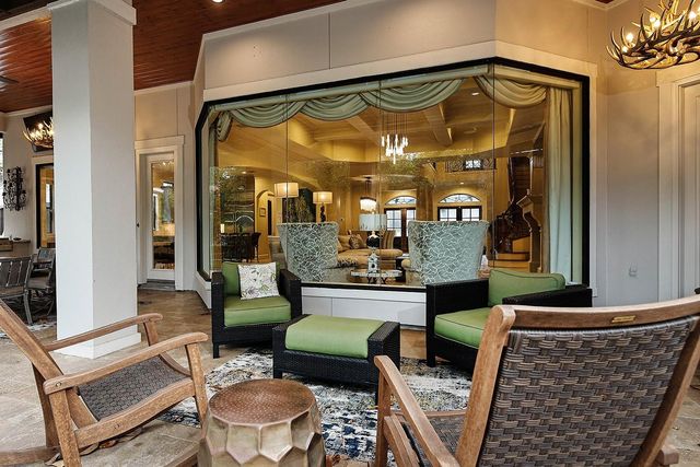 36 Golden Scroll Circle, The Woodlands, TX 77382