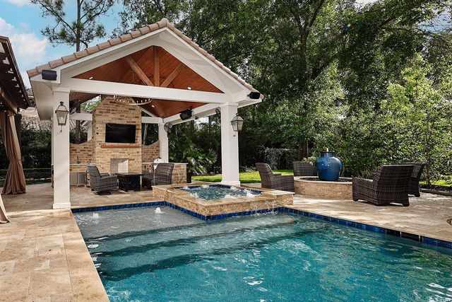 36 Golden Scroll Circle, The Woodlands, TX 77382