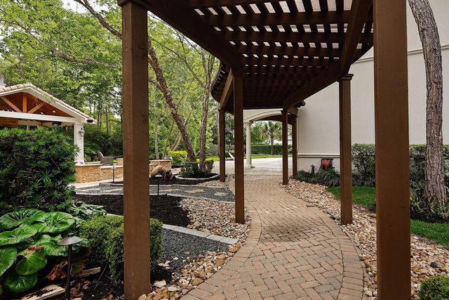 36 Golden Scroll Circle, The Woodlands, TX 77382