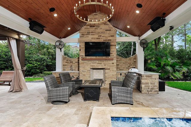 36 Golden Scroll Circle, The Woodlands, TX 77382