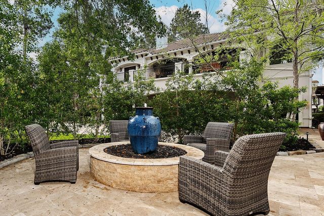 36 Golden Scroll Circle, The Woodlands, TX 77382