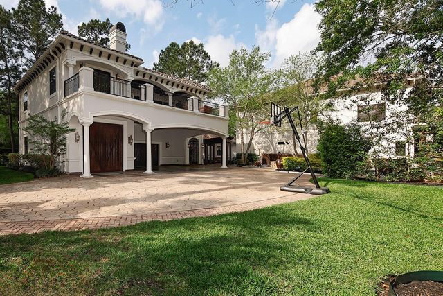 36 Golden Scroll Circle, The Woodlands, TX 77382