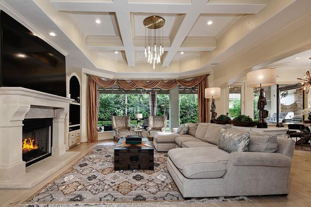 36 Golden Scroll Circle, The Woodlands, TX 77382