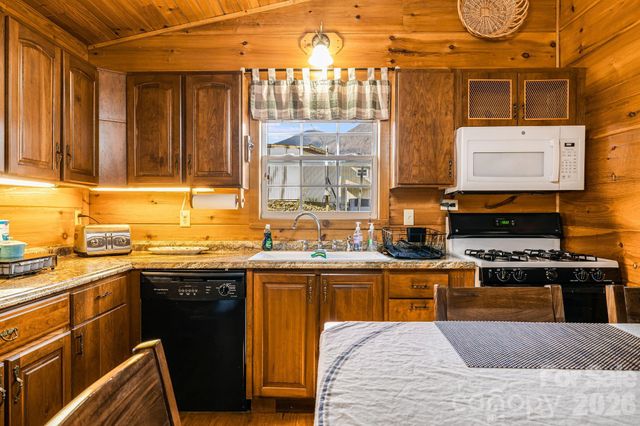 233 Rocky Top Road, Maggie Valley, NC 28751