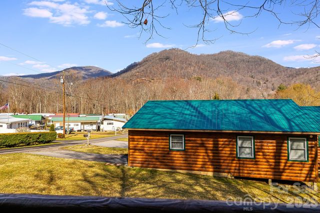 233 Rocky Top Road, Maggie Valley, NC 28751