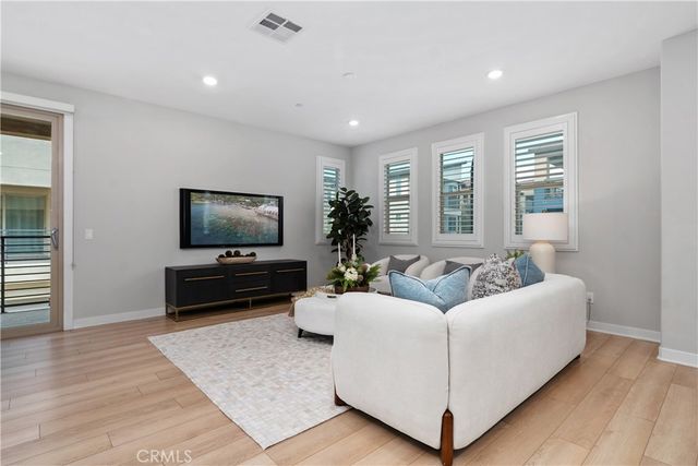 601 Catalonia, Lake Forest, CA 92630