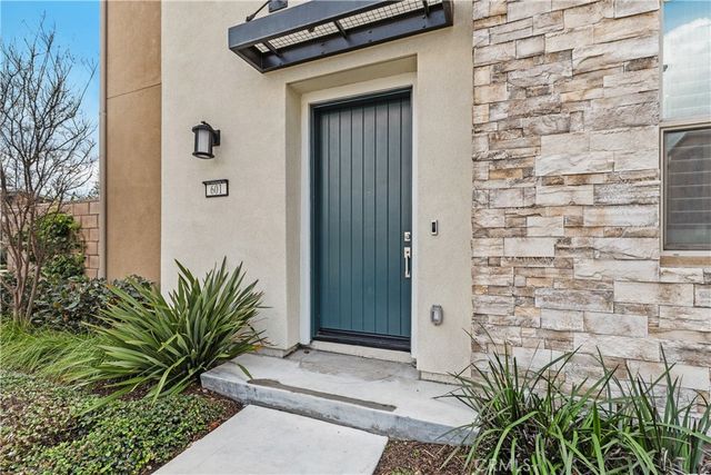601 Catalonia, Lake Forest, CA 92630