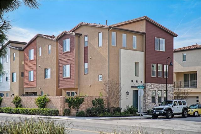 601 Catalonia, Lake Forest, CA 92630