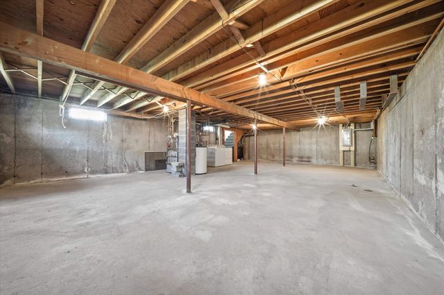 33 Ross Street, Nashua, NH 03060