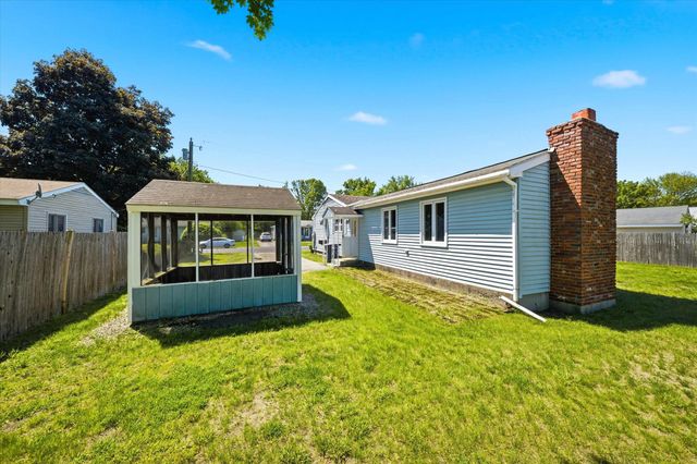 33 Ross Street, Nashua, NH 03060