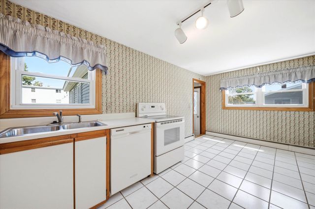 33 Ross Street, Nashua, NH 03060