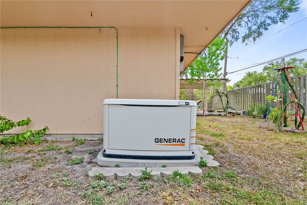 3341 LYNNWOOD Lane, Corpus Christi, TX 78415 — photo 2