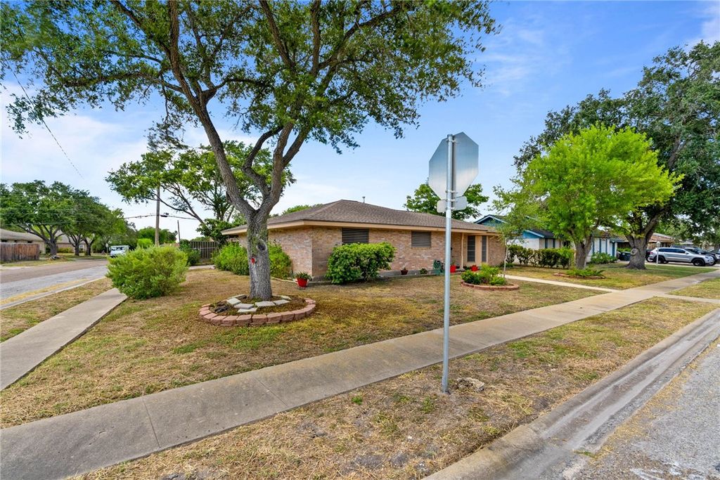 3341 LYNNWOOD Lane, Corpus Christi, TX 78415 — photo 4