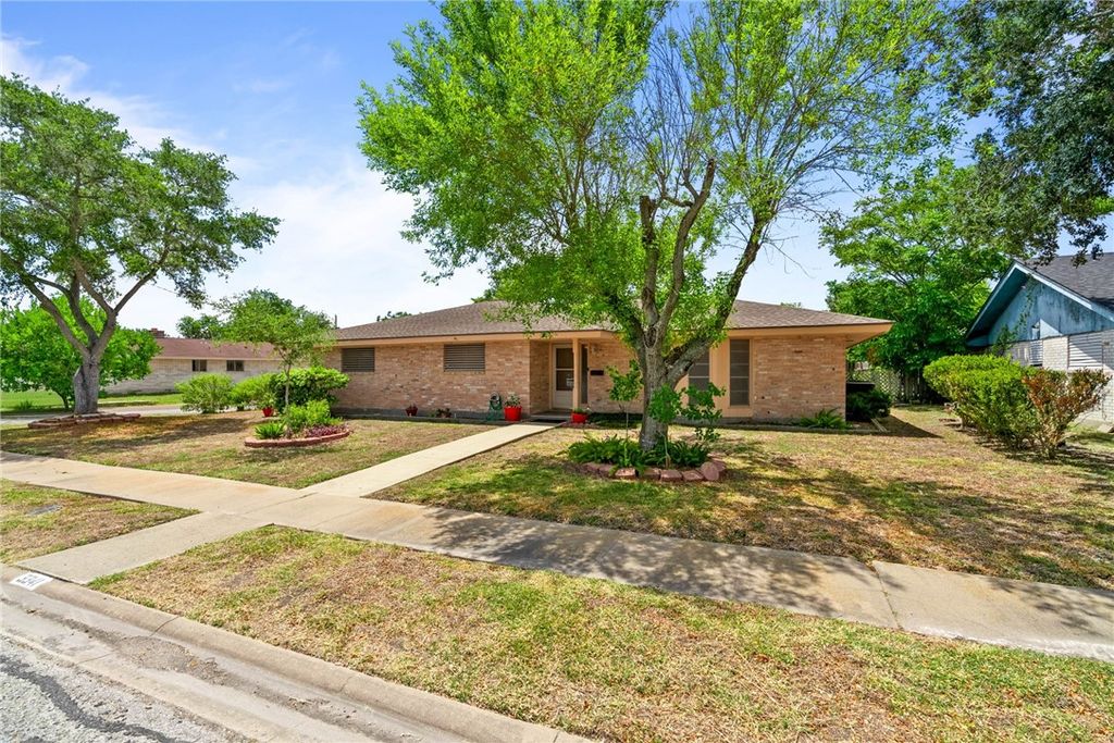 3341 LYNNWOOD Lane, Corpus Christi, TX 78415 — photo 5
